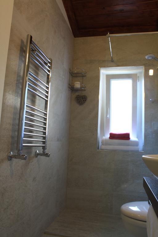 أنغويلارا سابازيا La Maison Du Lac الغرفة الصورة